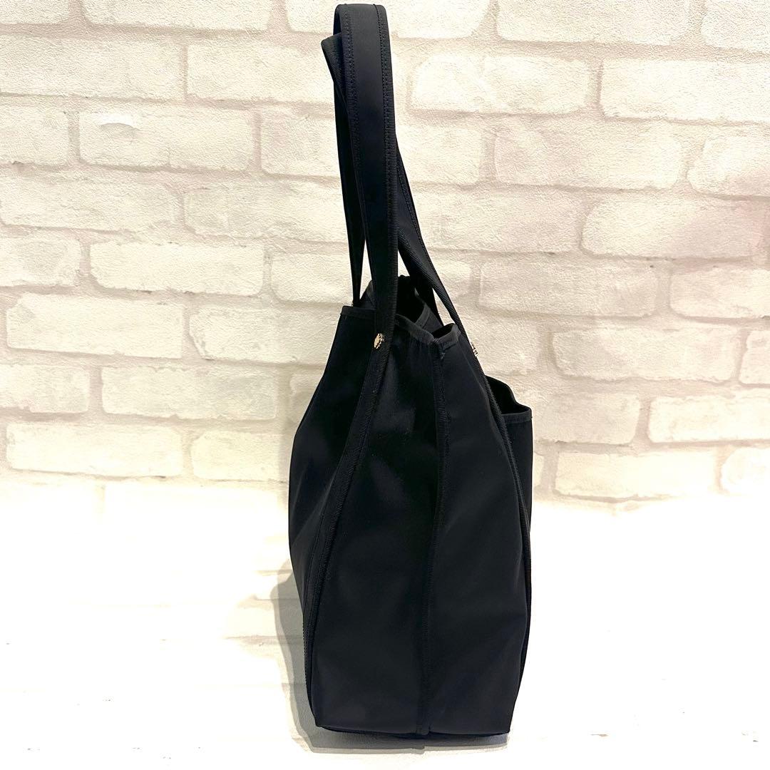 美品 TOCCA トッカ 黒 トートバッグ 軽量 大容量 A4 パソコン バッグ