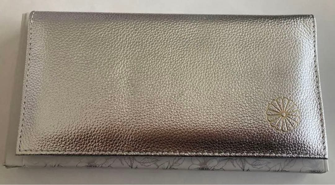 本日のみ‼️限定価格‼️皇居　長財布　シルバー　本革　菊の御紋 財布