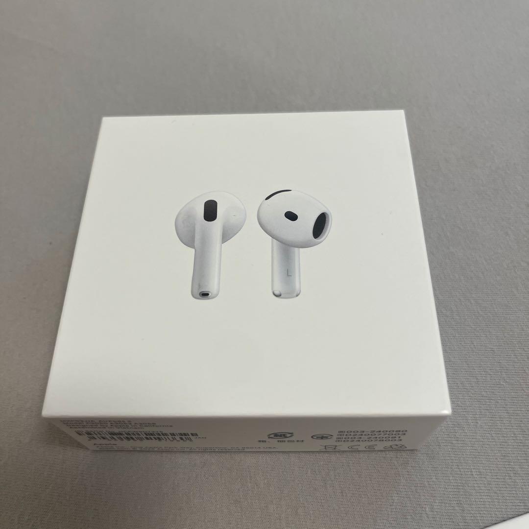 Apple AirPods 4 本体 ケース付き