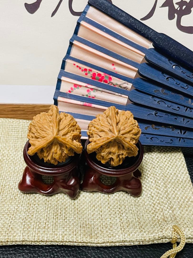 ④文玩核桃 盘山 三棱 (ベンツマーク)文玩袋　セット11,999→11,599