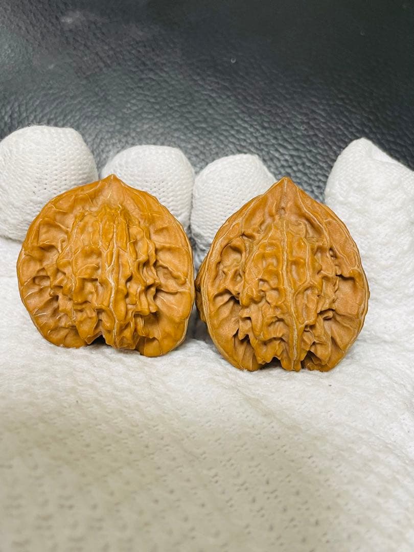 ④文玩核桃 盘山 三棱 (ベンツマーク)文玩袋　セット11,999→11,599