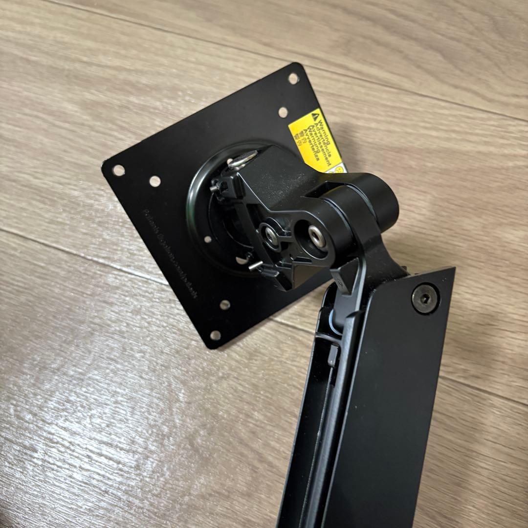 アマゾンBasicsモニターアーム 32インチ（11.3kgまで）VESA