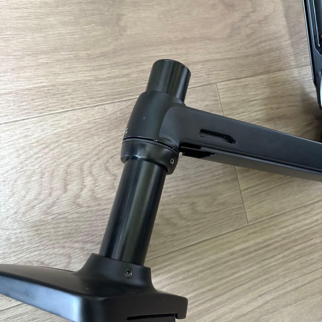 アマゾンBasicsモニターアーム 32インチ（11.3kgまで）VESA