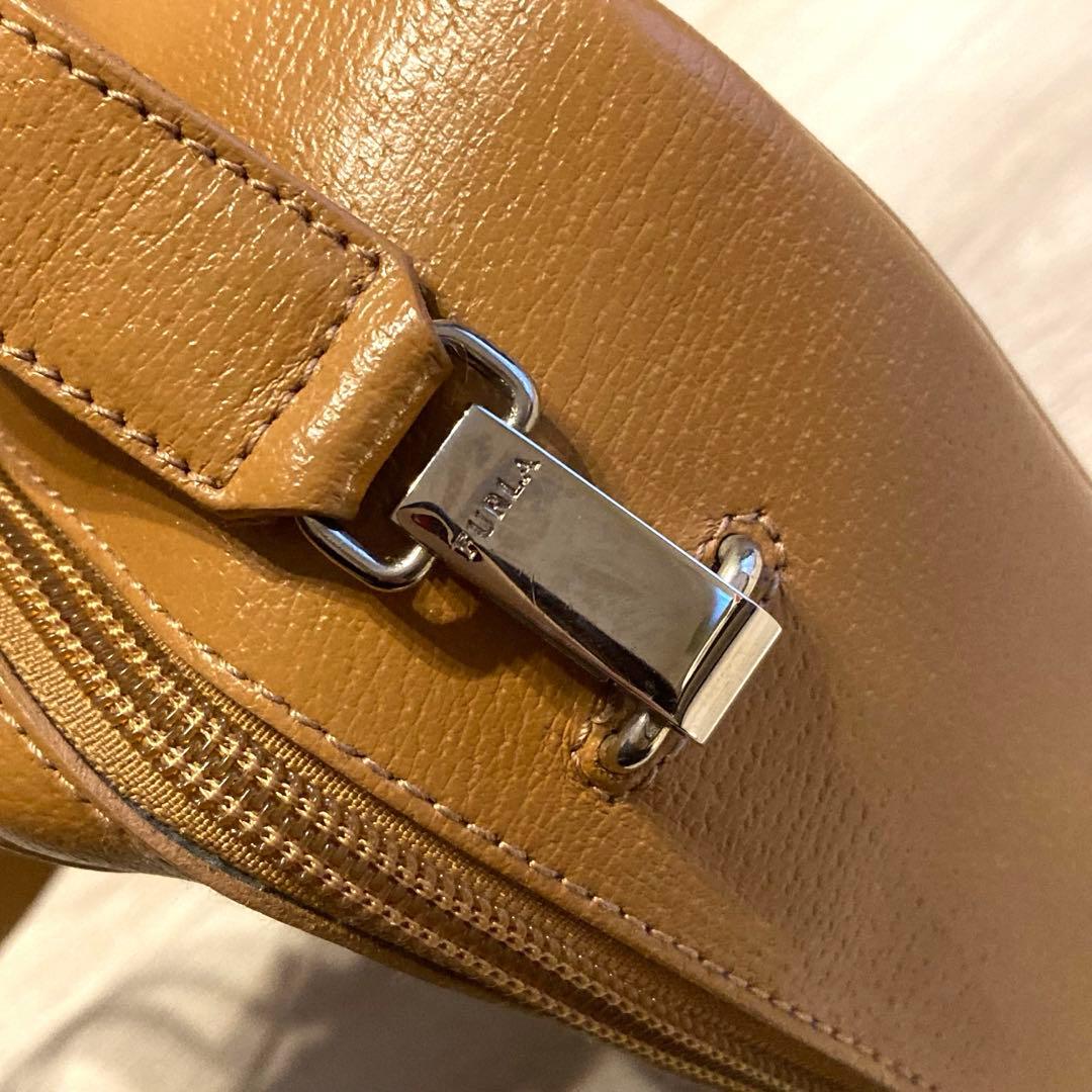 フルラ　FURLA ビジネスバッグ　ショルダー　バック　パソコン　ブリーフケース