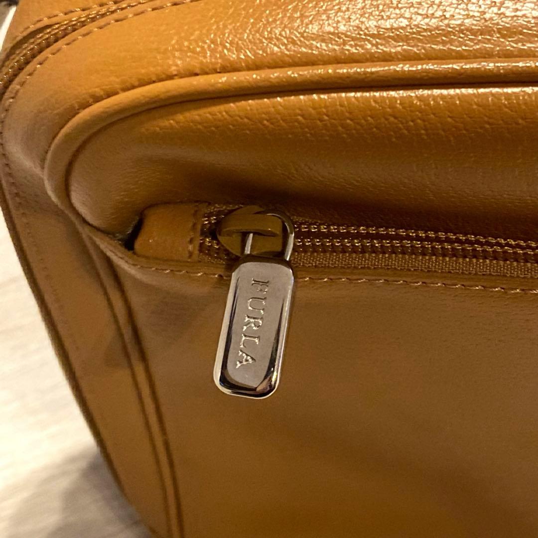 フルラ　FURLA ビジネスバッグ　ショルダー　バック　パソコン　ブリーフケース