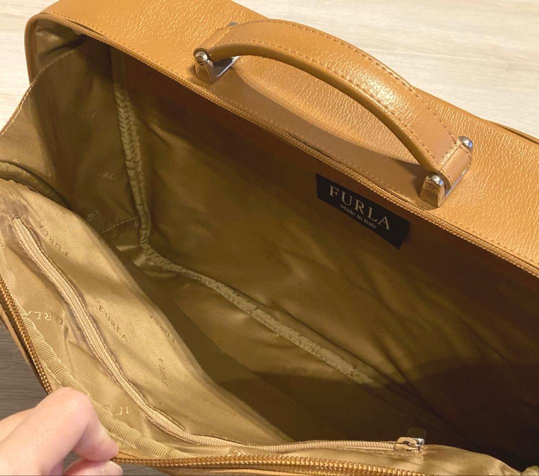フルラ　FURLA ビジネスバッグ　ショルダー　バック　パソコン　ブリーフケース