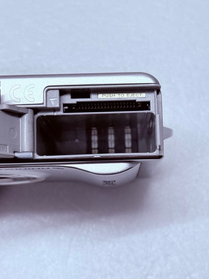 Fujifilm FinePix F11 コンパクトデジタルカメラ