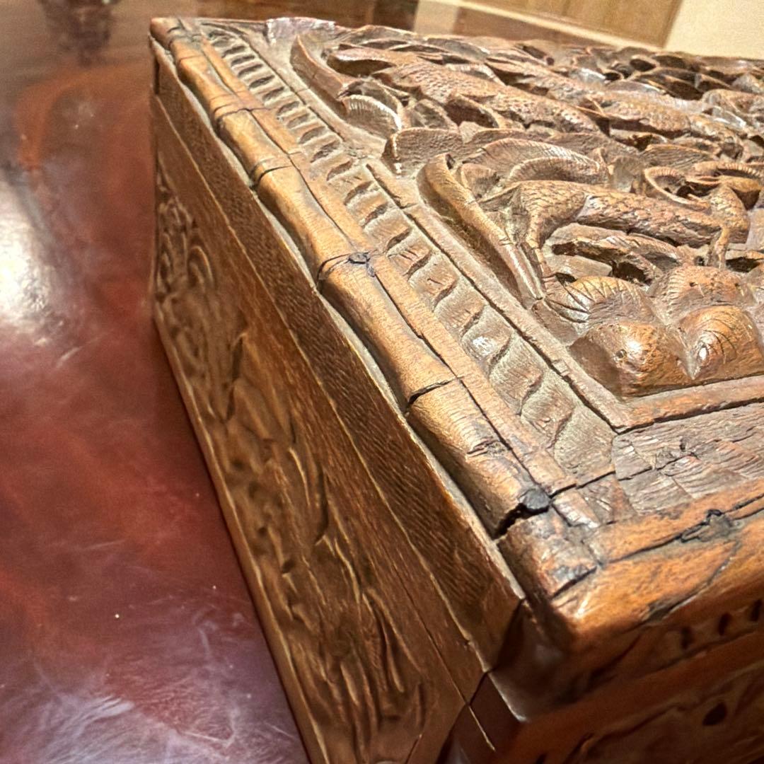 カシミール産(？) クルミ材　古木　彫刻　アクセサリーケース　アンティーク