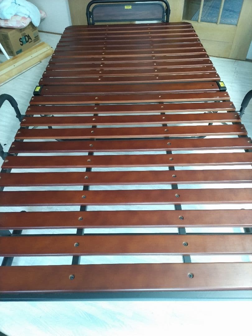 新春セール！札幌市近郊の方限定！送料無料！高脚折り畳みシングルすのこベッド