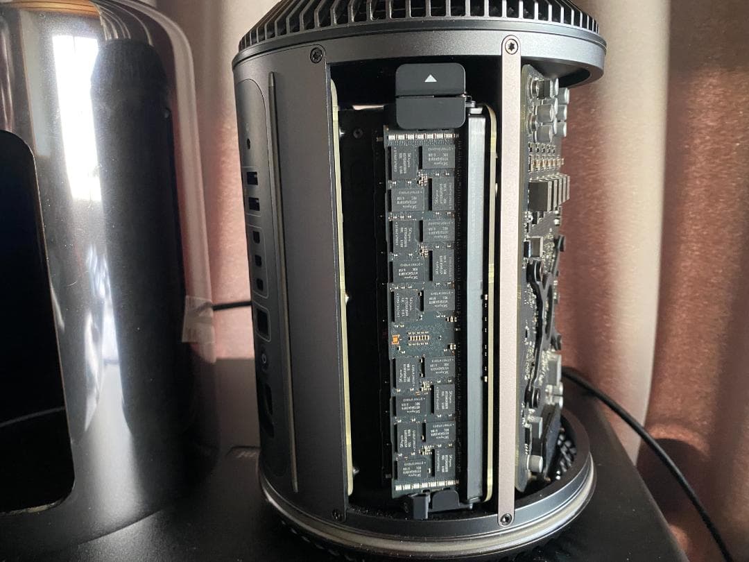 人*ブ様 Apple Mac Pro（Late 2013）CS6最適環境／NVM