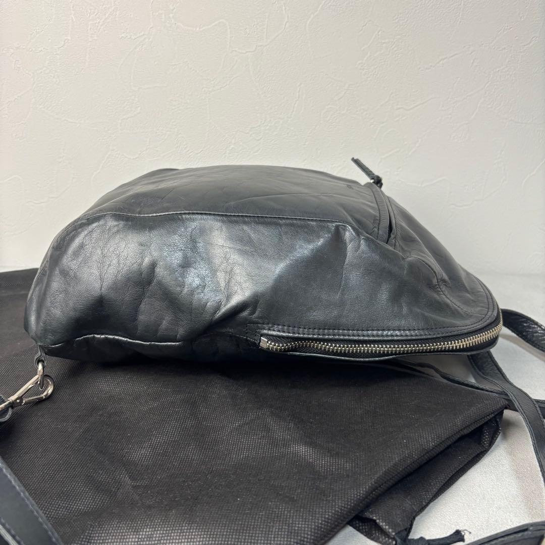 美品✨m0851 リュック レザー ロゴ型押し 本革 バックパック