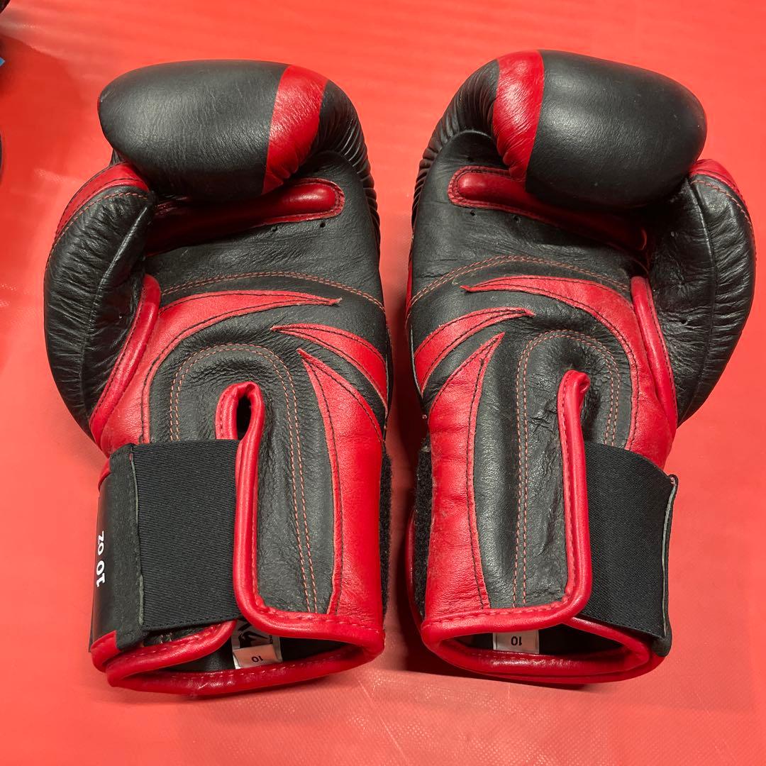 Venum ボクシンググローブ 10oz 黒/赤