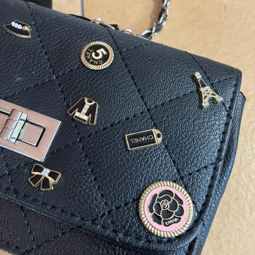 美品CHANEL ノベルティブラック ショルダーバッグ 装飾付き！