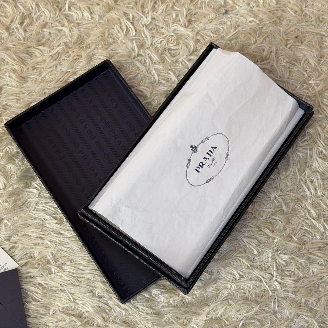 ☆極美品☆PRADA プラダ　iPhoneケース サフィアーノレザー　三角ロゴ