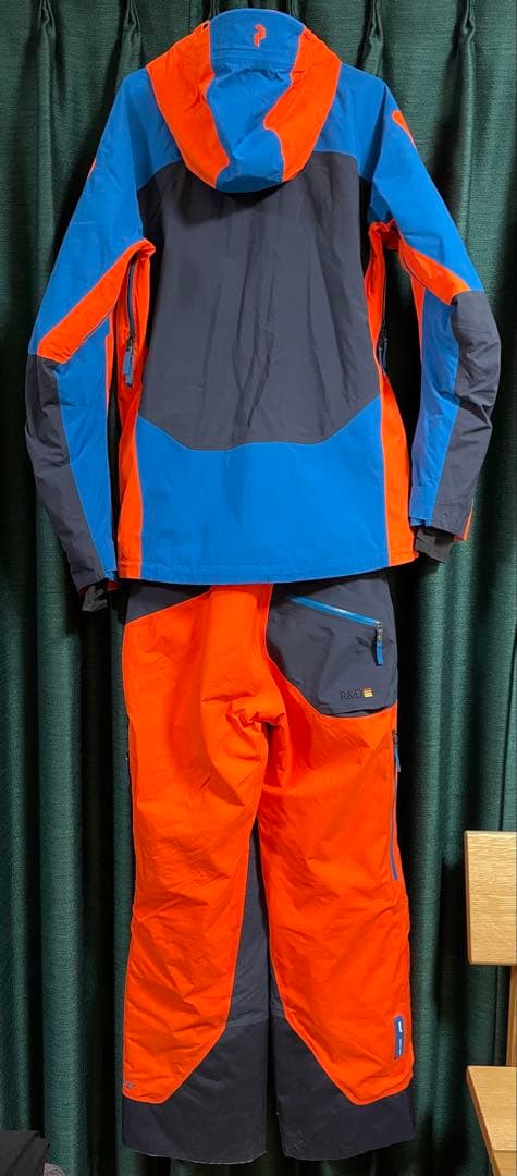スキー PeakPerformanceHeli2L GravityJacketPants