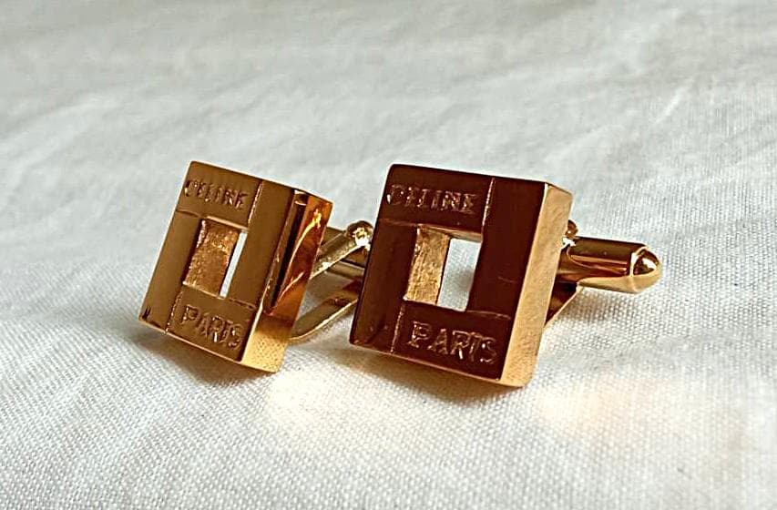 美品・旧ロゴ期CELINEカフリンクス、専用箱付、レア＋美品１対（セリーヌCｆ）