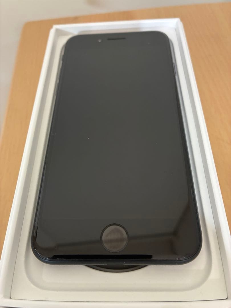 iPhone SE 第3世代　64GB