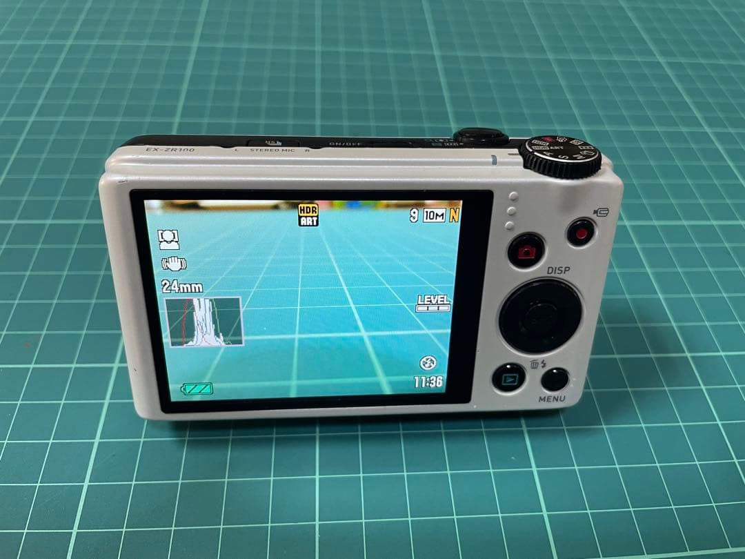 CASIO EXILIM EX-ZR100 ホワイト [電池挿入ふたロック不良]