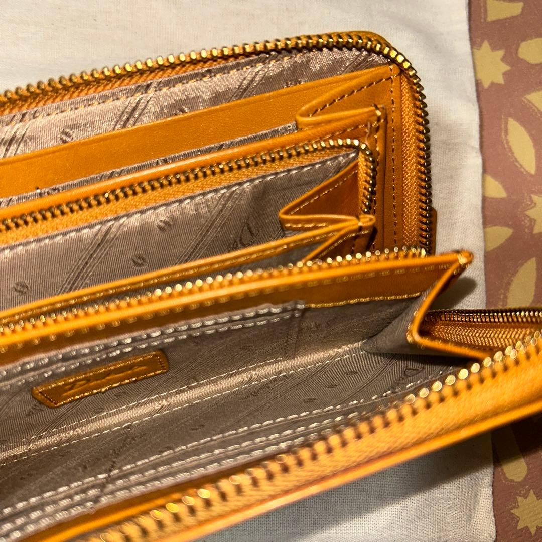 ダコタ　長財布　黄色に近いキャメル色　新品 未使用　外側にポケット2