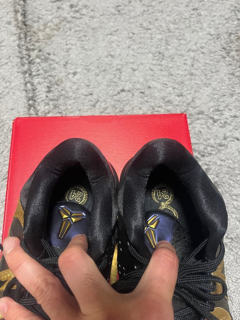 シューズ(男性用) NINE KOBE5 YEAR of SNAKE