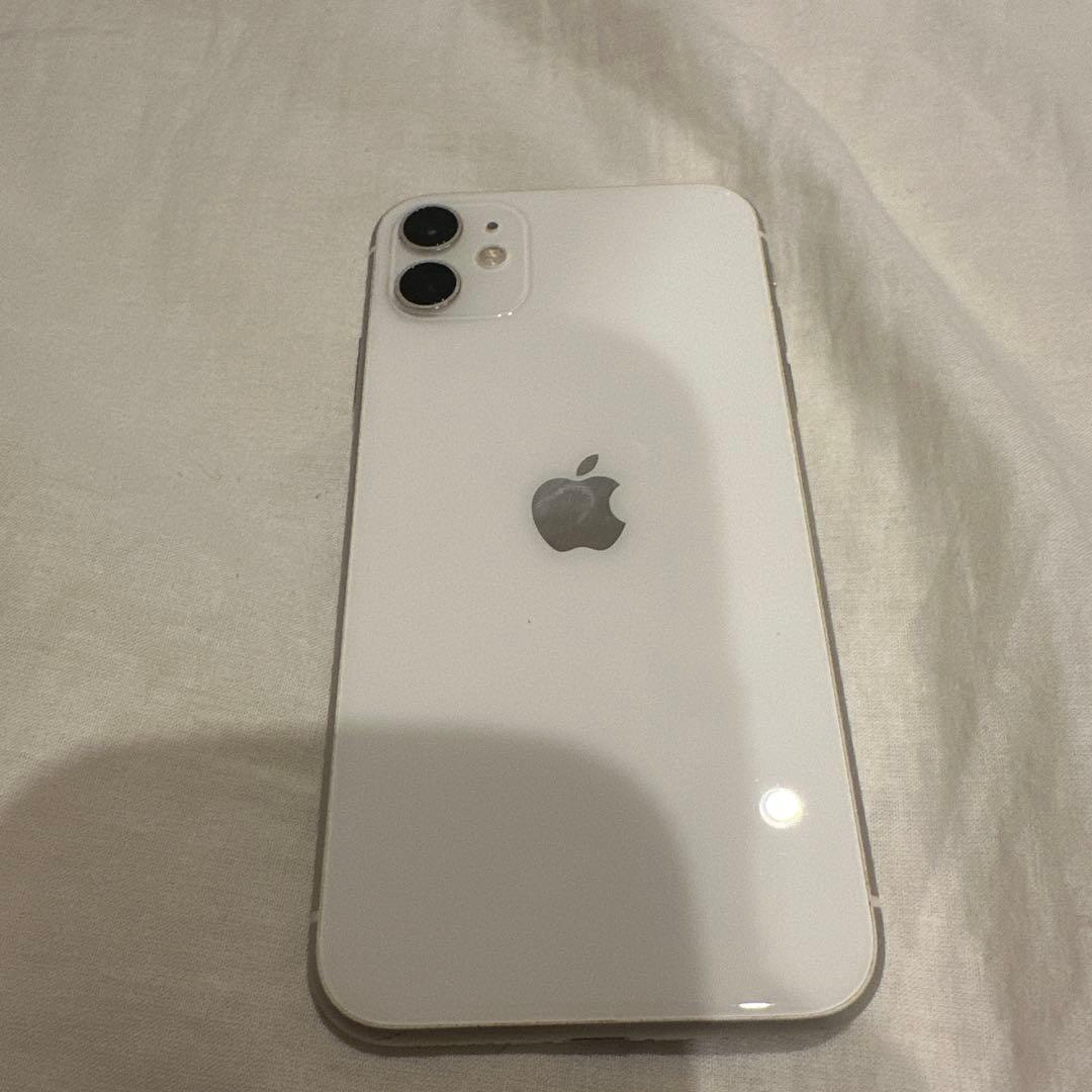 ア*ラ様 美品 Apple iPhone 11 ホワイト 本体 64GB