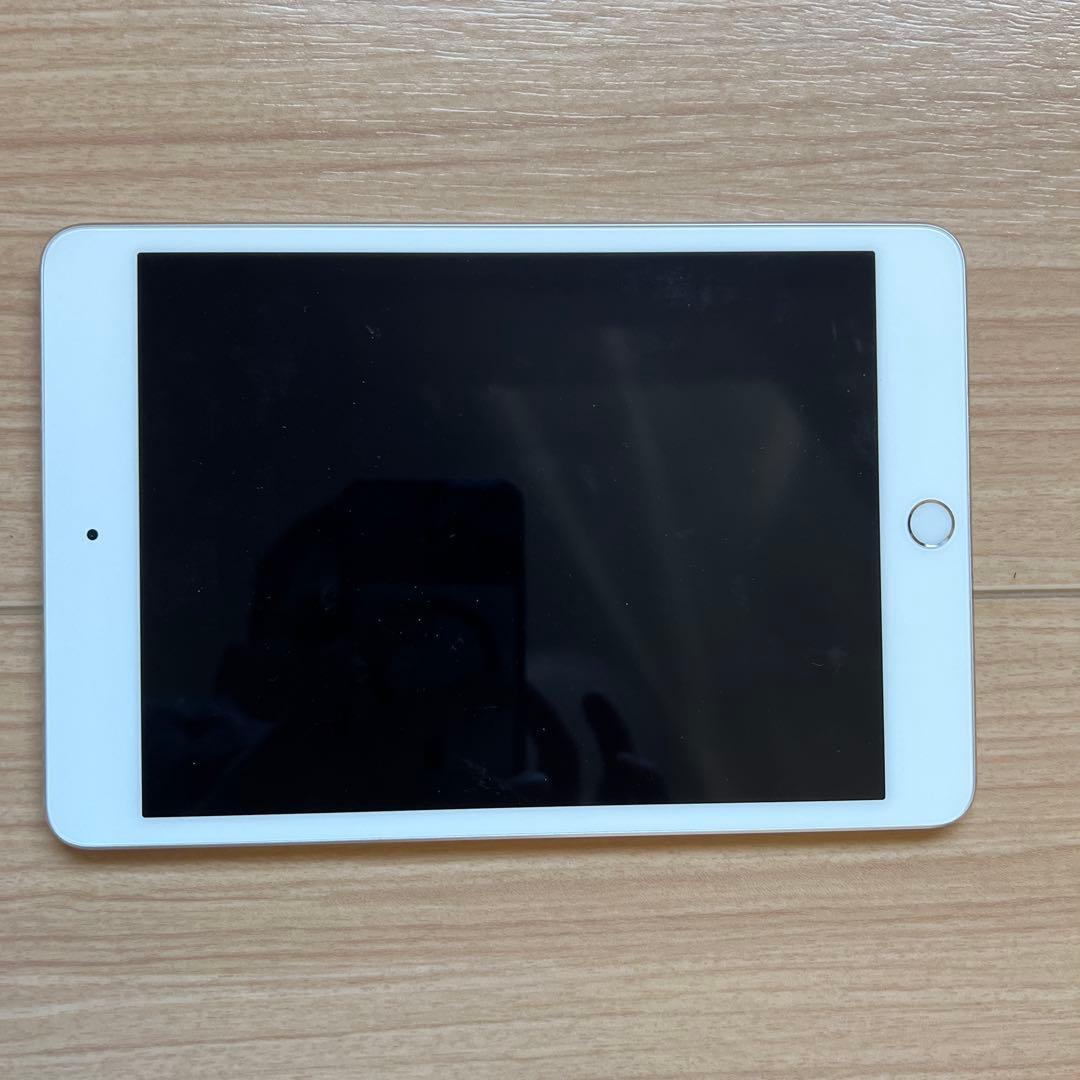 a*️様 iPad mini4 モデル 128GB シルバー 本体 キーボードケ