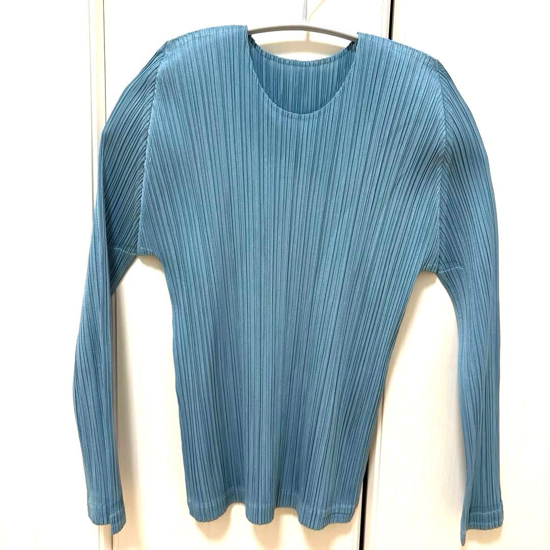 プリーツプリーズ　2025年１月マンスリー　長袖トップス　ブルーグレー