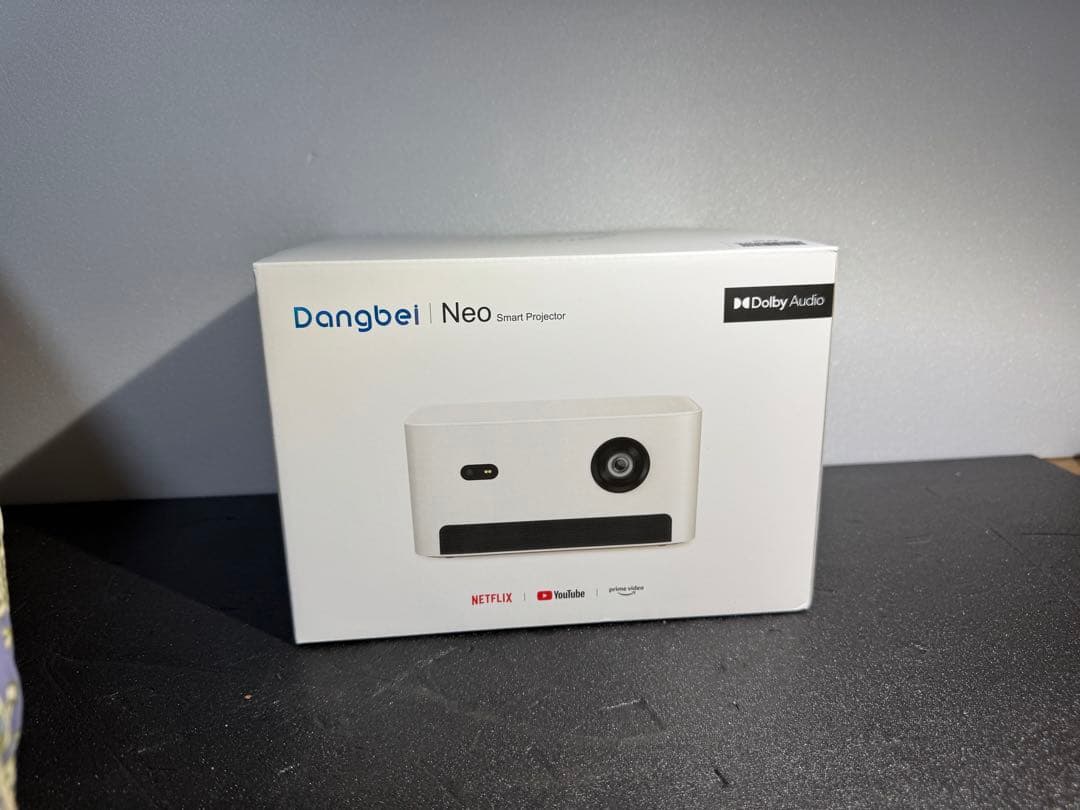 amiami　 スマートプロジェクター　新品未開封　プロジェクター