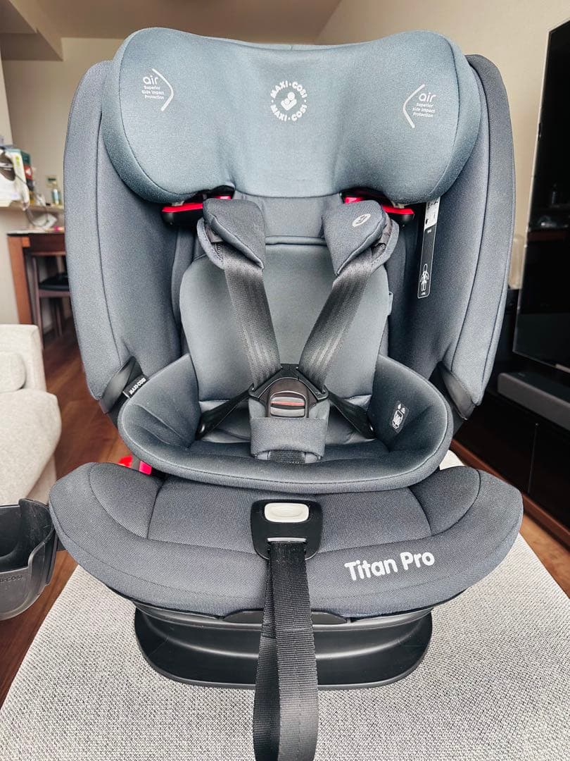 にし　Titan Pro 車用チャイルドシート ブラック