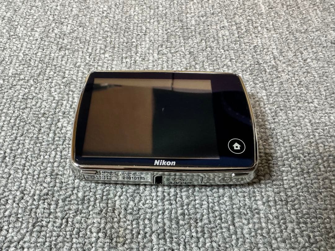デジタルカメラ　NIKON COOLPIX S01 シルバー