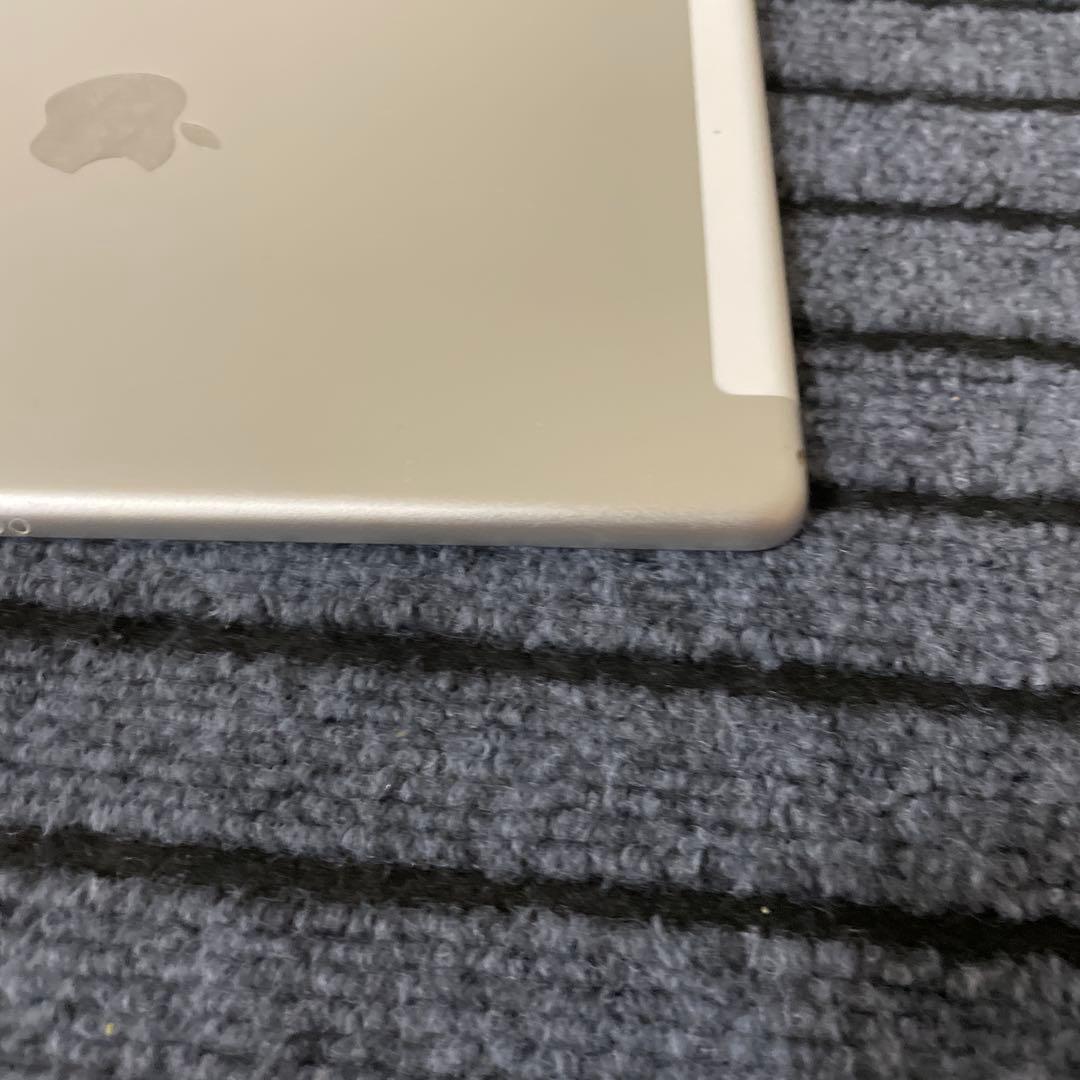 94 iPad 8世代 32GB SIMフリー シルバー