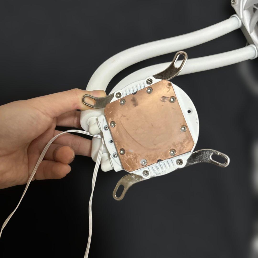 【送料無料・匿名配送】水冷CPUクーラー LCS240ARGB-WH