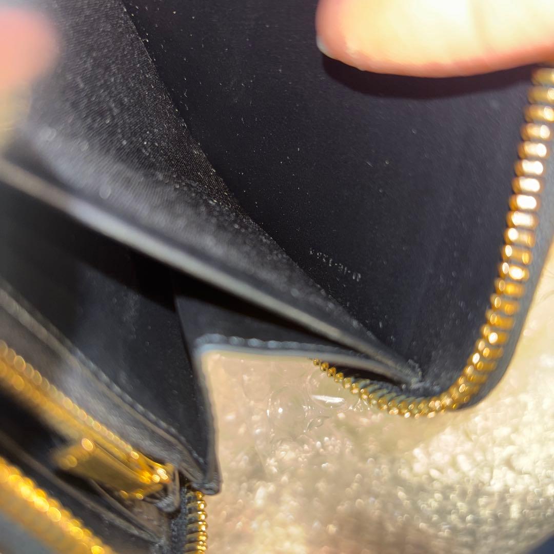 ブラックレザー 長財布 ロゴ入り