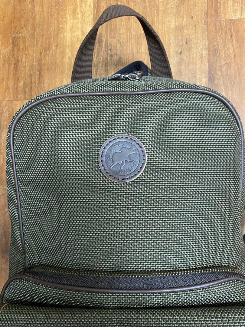 HUNTING WORLD ハンティングワールド　ロゴ　リュック.デイパック