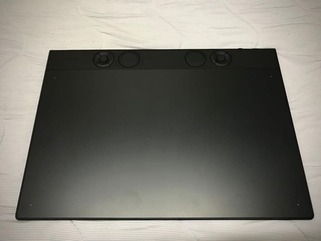 液タブ・ペンタブ Wacom Intuos Pro medium (PTK670K0C)