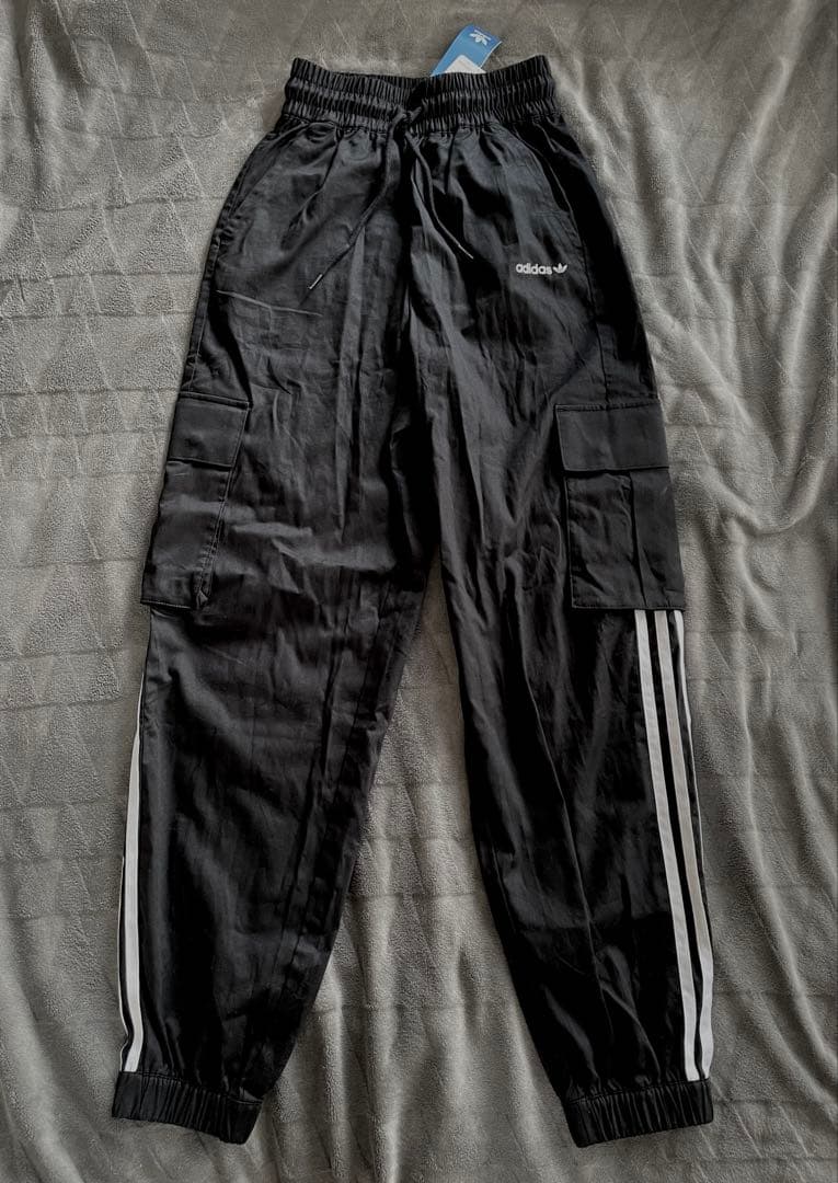 adidas アディダス　オリジナルス　 カーゴパンツ　新品　ジャージ