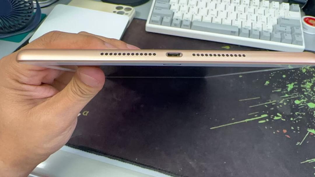 iPad 第6 世代 128GB ほぼ完璧な外見 バッテリー寿命： 88%