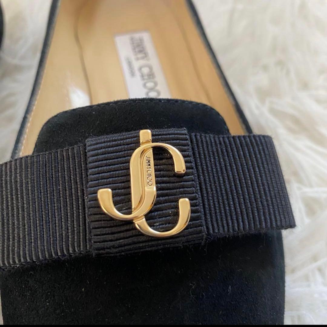 ジミーチュウ　フラットシューズ　スエード　黒　ロゴ金具　リボン