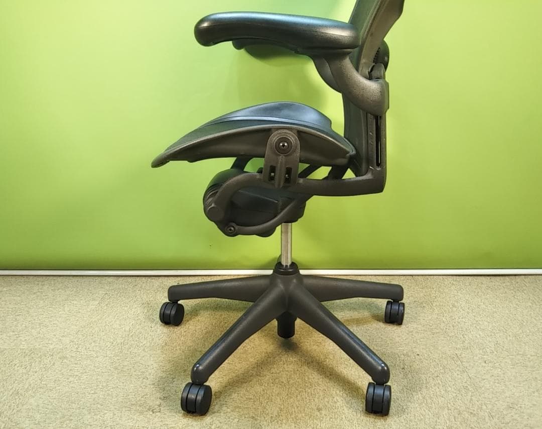 az　ハーマンミラー　アーロンチェア　Bサイズ　スタンダード　固定肘　中古品