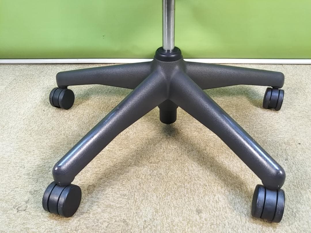 az　ハーマンミラー　アーロンチェア　Bサイズ　スタンダード　固定肘　中古品