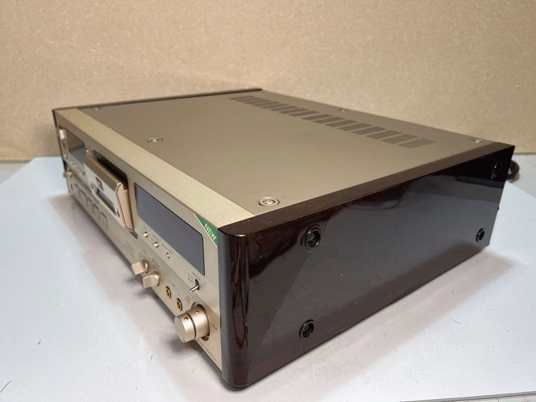 Sony DTC-2000ES デジタル オーディオ テープ (DAT) デッキ