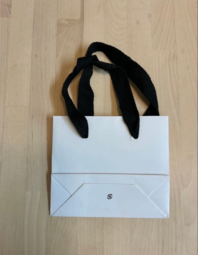 CHAN LUU ゴールド色のバングル ルビー付き