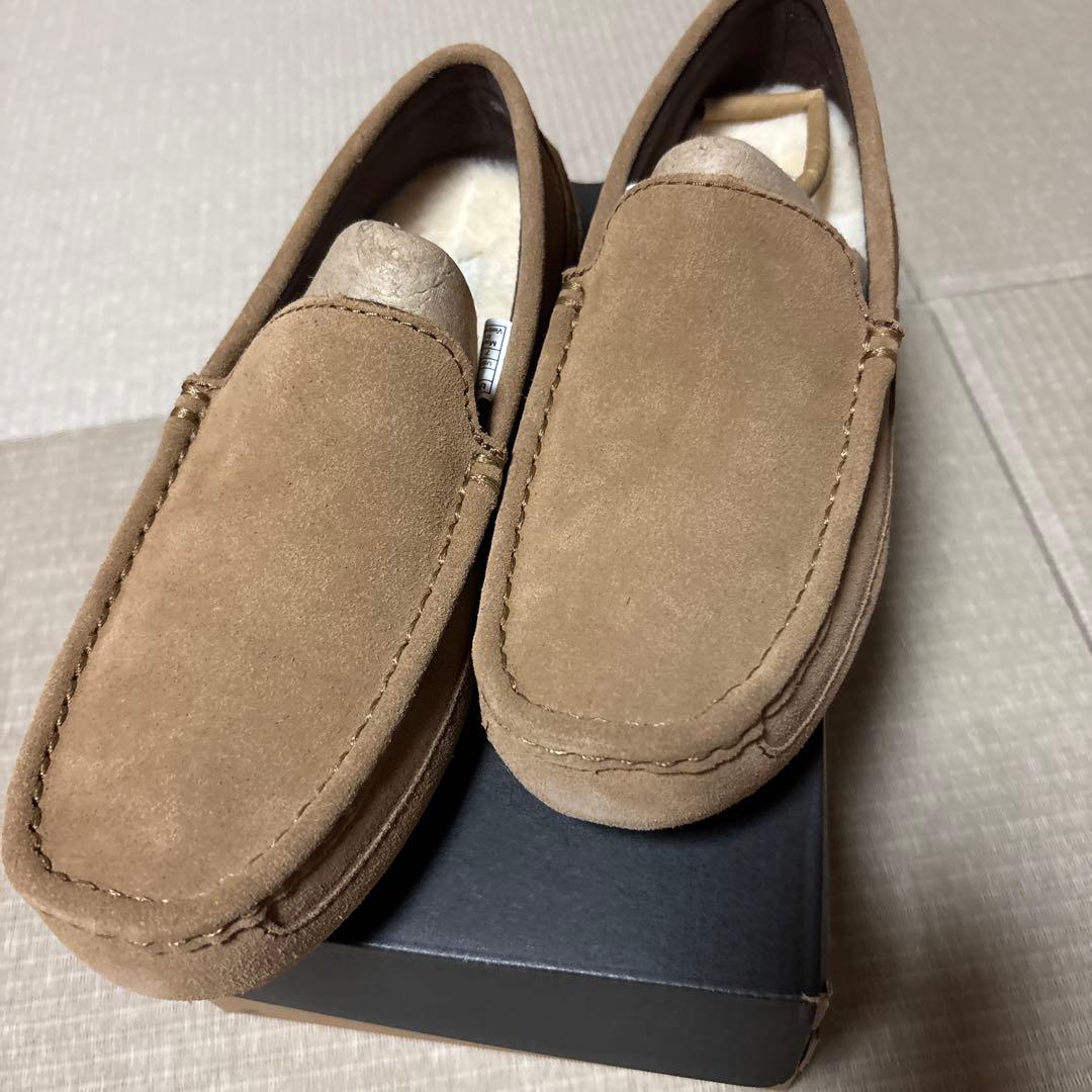 新品未使用UGG ベージュ スエード モカシン