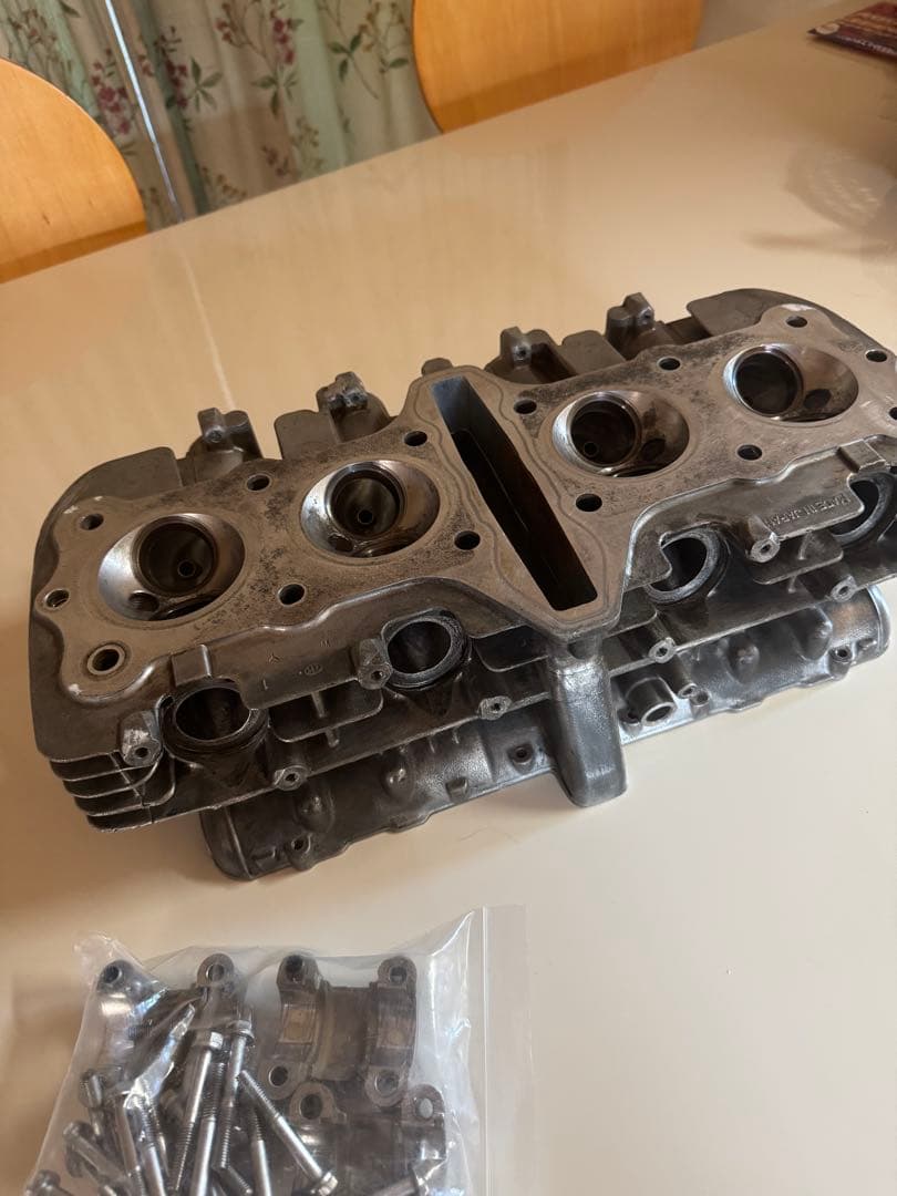 シリンダーヘッド　z1