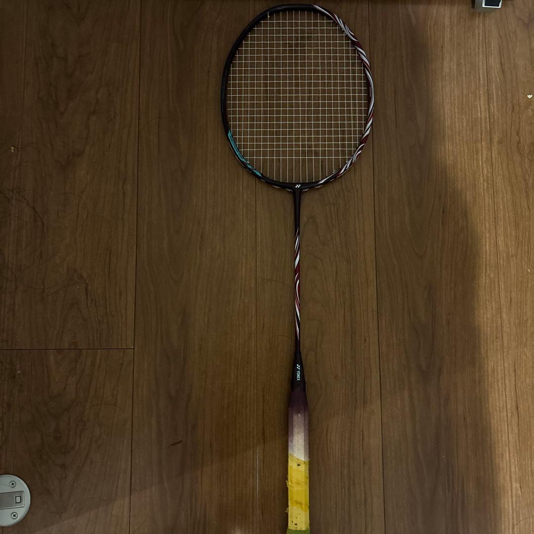 YONEX アストロクス100zz 4U5G クレナイ