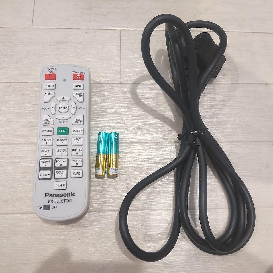 Panasonic パナソニック 業務用プロジェクター PT-EZ570