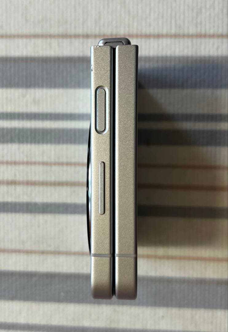 ZTE SIMフリー Libero Flip 6GB 128GB ホワイト