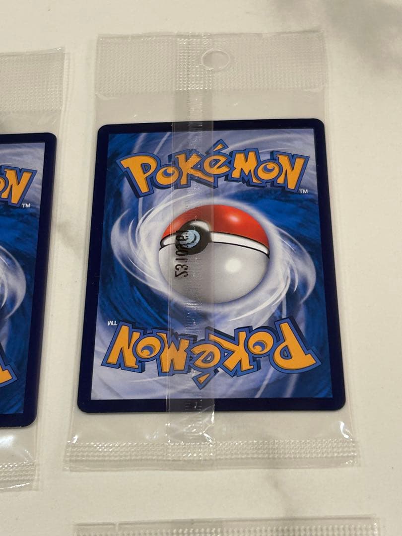 バティックシャツのピカチュウ　未開封　4枚セット