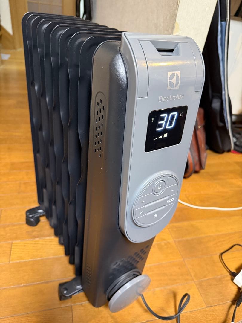 エレクトロラックス　オイルヒーターEO12D104C0