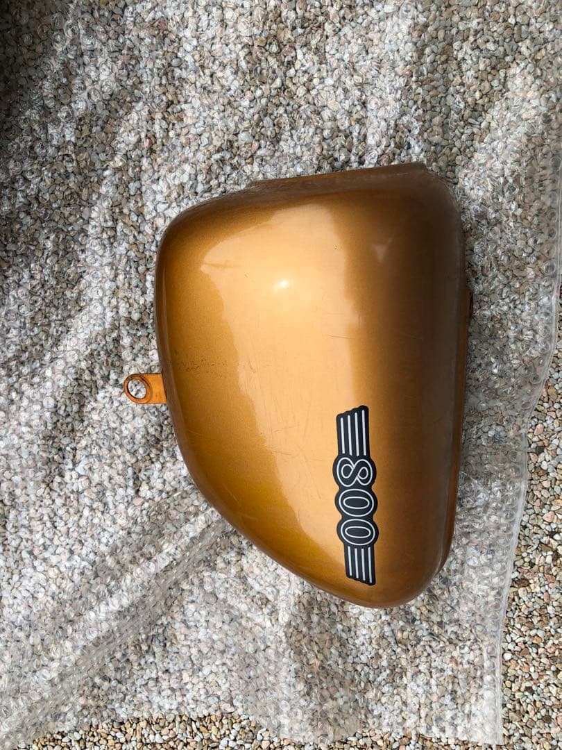 カワサキW800、ガソリンタンク、サイドカバー 、ヘッドライトケース